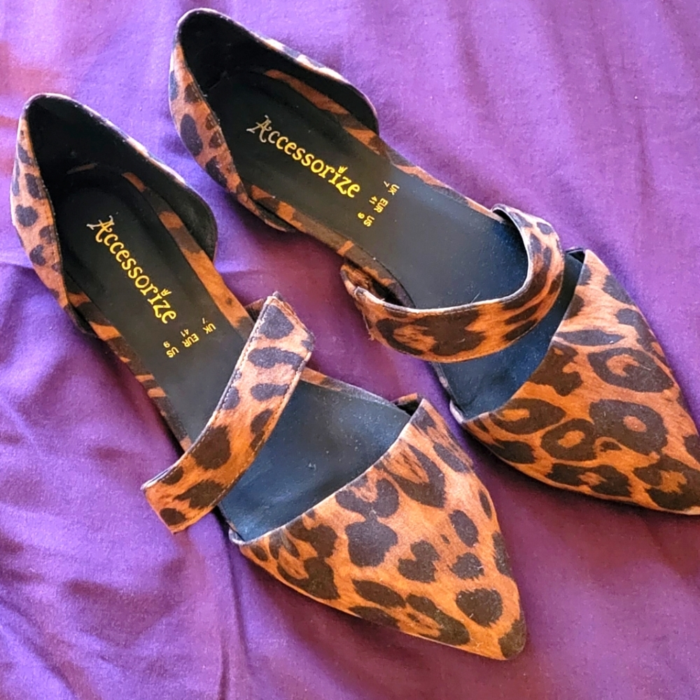 New! Animal print flats